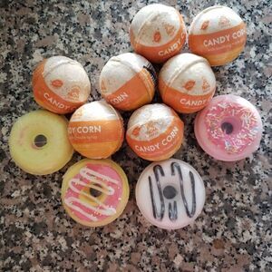 🌸Lot of 11 Bathbombs, 7 Candy Corn/Maple & 4 Speciality Donuts